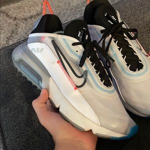 Air max 2090 size 11.5 pure platinum